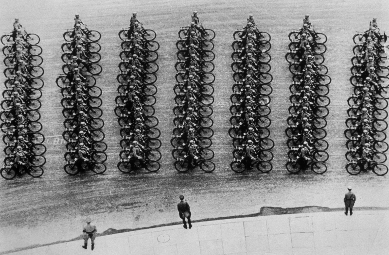 Illustration for article titled Great Moments In Bicycle-Powered Warfare